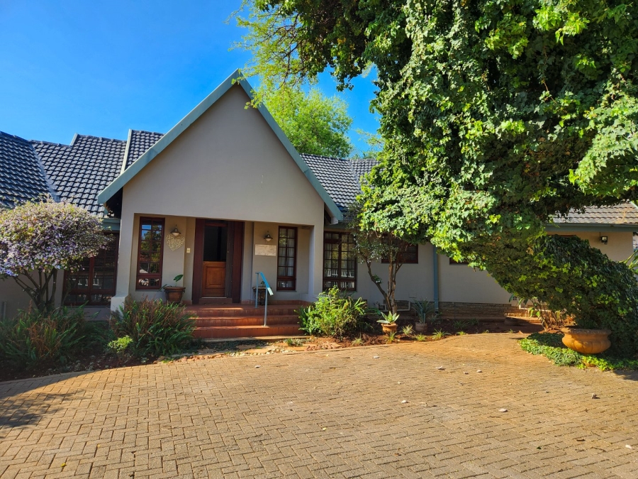 5 Bedroom Property for Sale in Wilkoppies North West